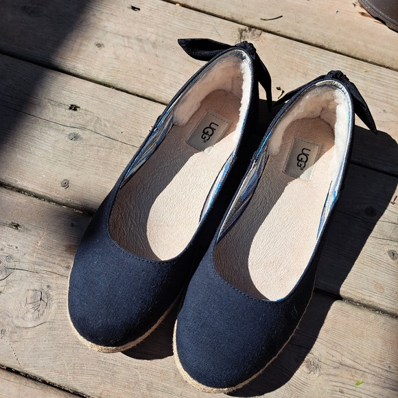 UGG Shoes - Womens Uggs Canvas /Leather Ballet flats Size 9.5